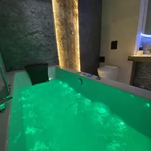 https://silver-shine-jacuzzi.krakowhotelspoland.com