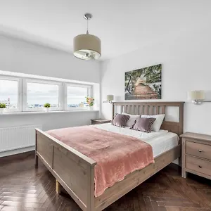 https://23rd-floor-3br-apt-with-views-of-warsaw.warsawhotelspoland.com